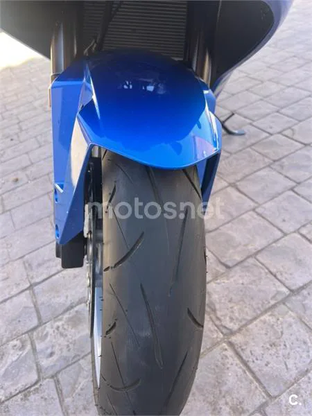 Suzuki GSX-8R - Vista 12