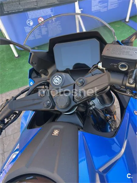 Suzuki GSX-8R - Vista 15
