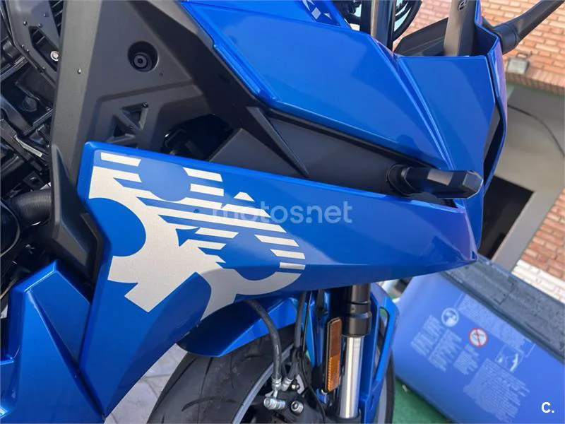 Suzuki GSX-8R - Vista 16
