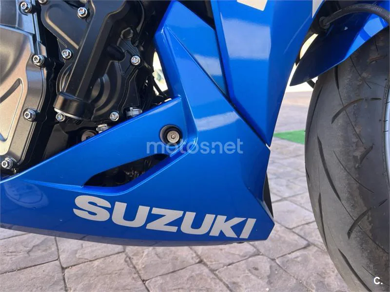 Suzuki GSX-8R - Vista 17