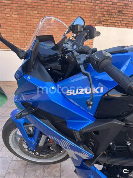 Suzuki GSX-8R - Vista 19