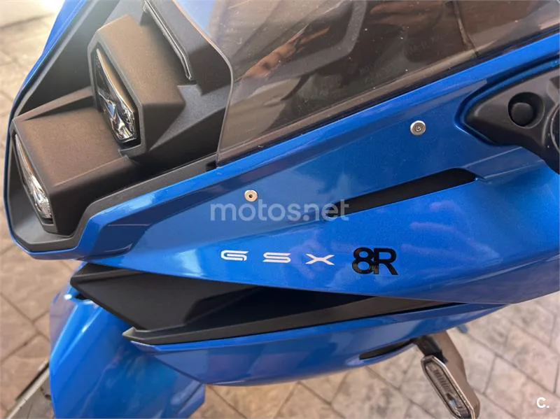 Suzuki GSX-8R - Vista 7