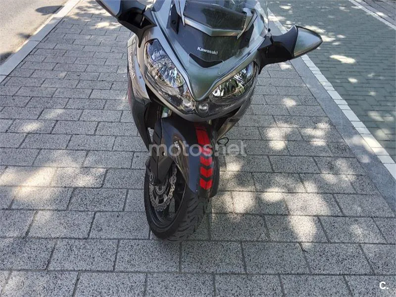 Kawasaki 1400GTR - Vista 14
