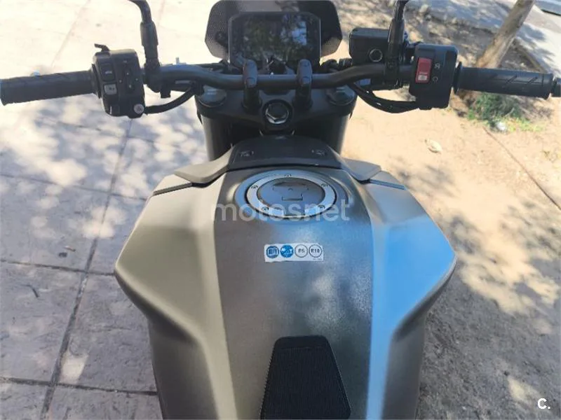 Honda CB750 Hornet - Vista 15