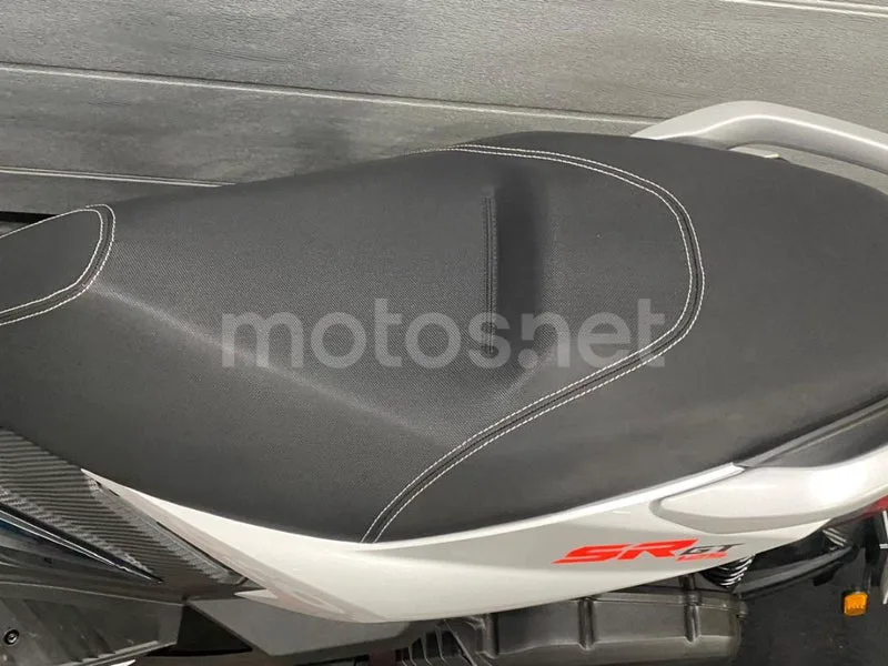 Aprilia SR GT 125 - Vista 13