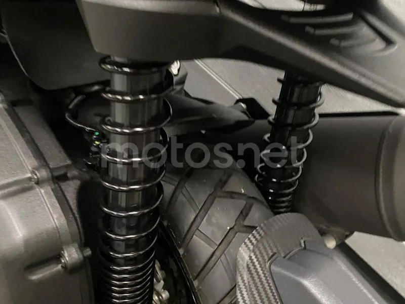 Aprilia SR GT 125 - Vista 15