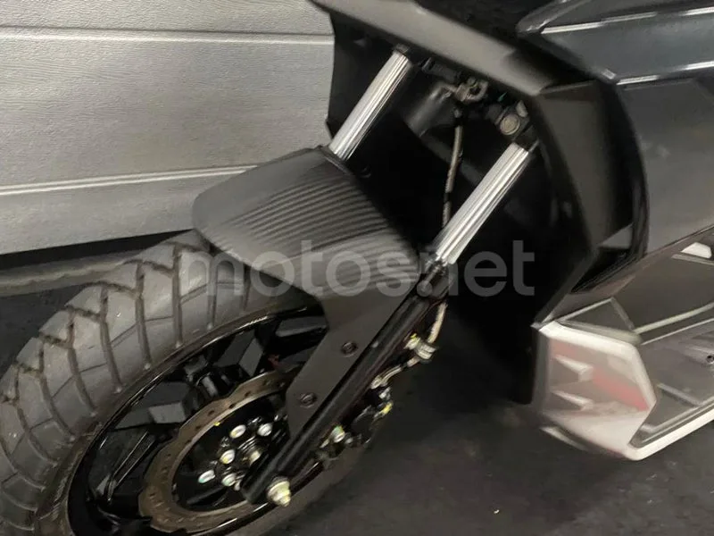 Aprilia SR GT 125 - Vista 16
