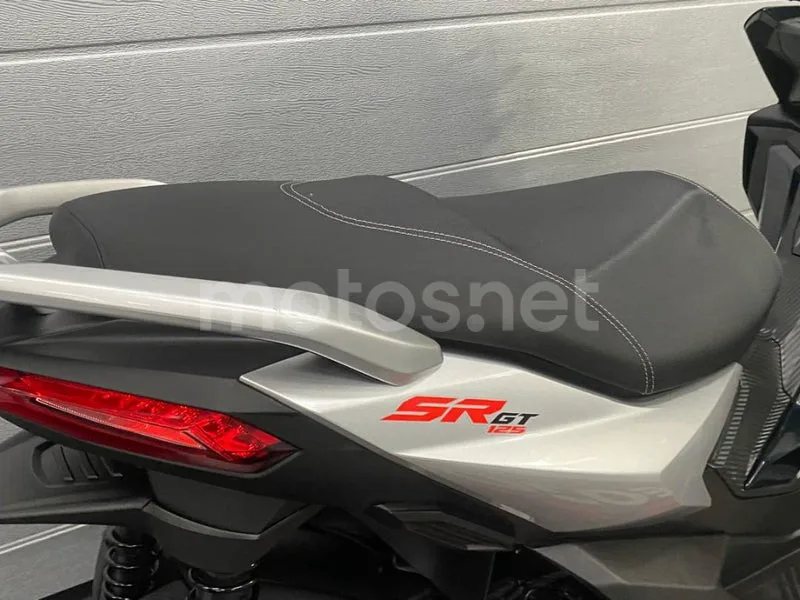 Aprilia SR GT 125 - Vista 4