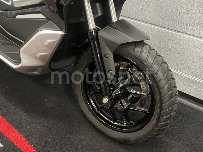 Aprilia SR GT 125 - Vista 8