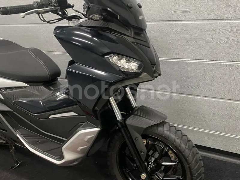 Aprilia SR GT 125 - Vista 9