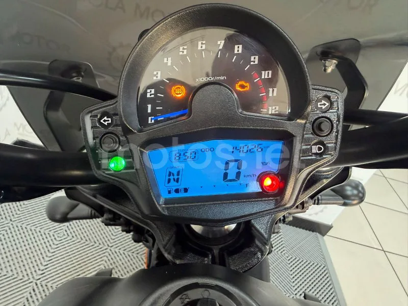 Kawasaki Vulcan S - Vista 12