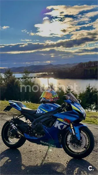 Suzuki GSX-R750 - Vista 3