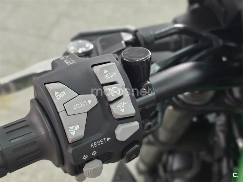 Kawasaki Z900 - Vista 6
