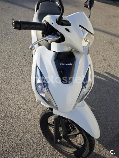 Honda Vision 110 - Vista 3