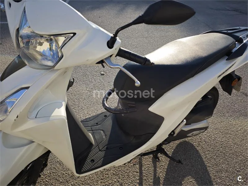 Honda Vision 110 - Vista 6