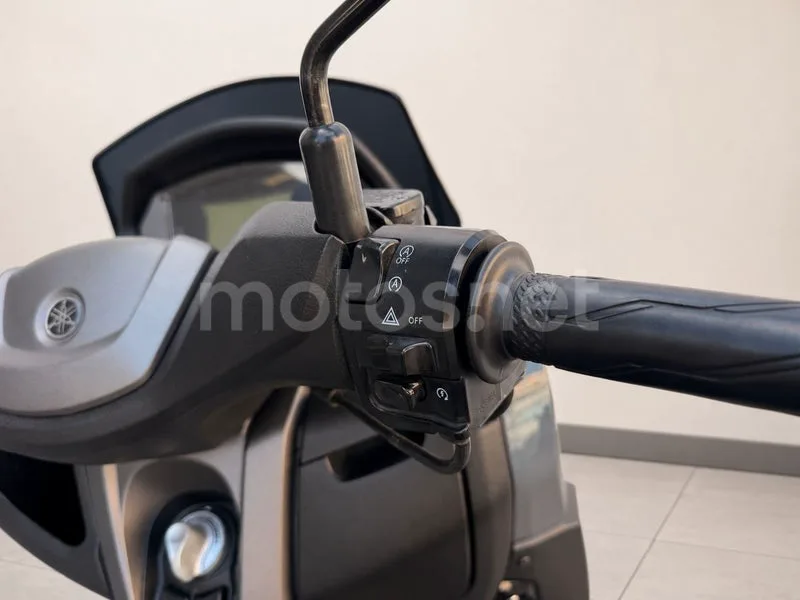 Yamaha NMAX - Vista 15