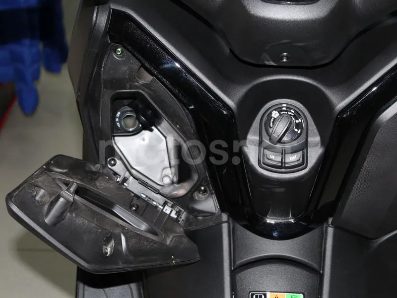 Yamaha XMAX 125 - Vista 9