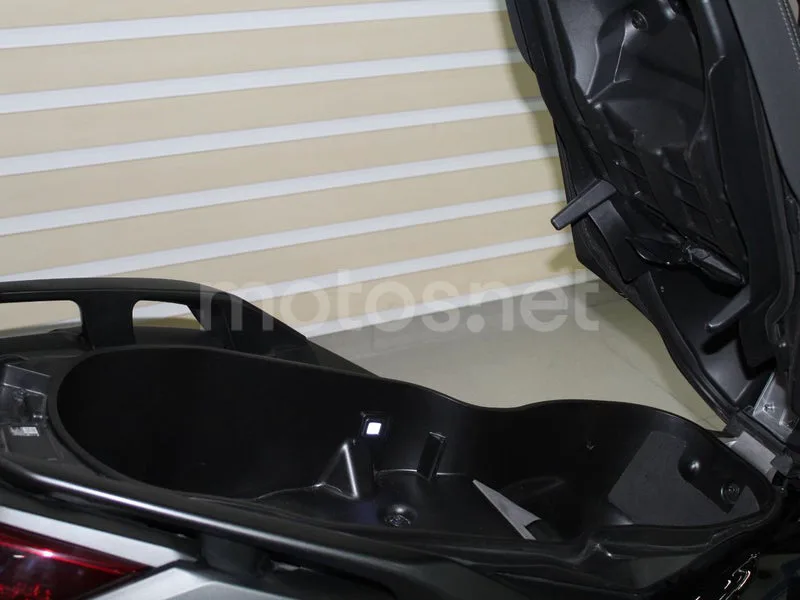 Yamaha XMAX 125 - Vista 10