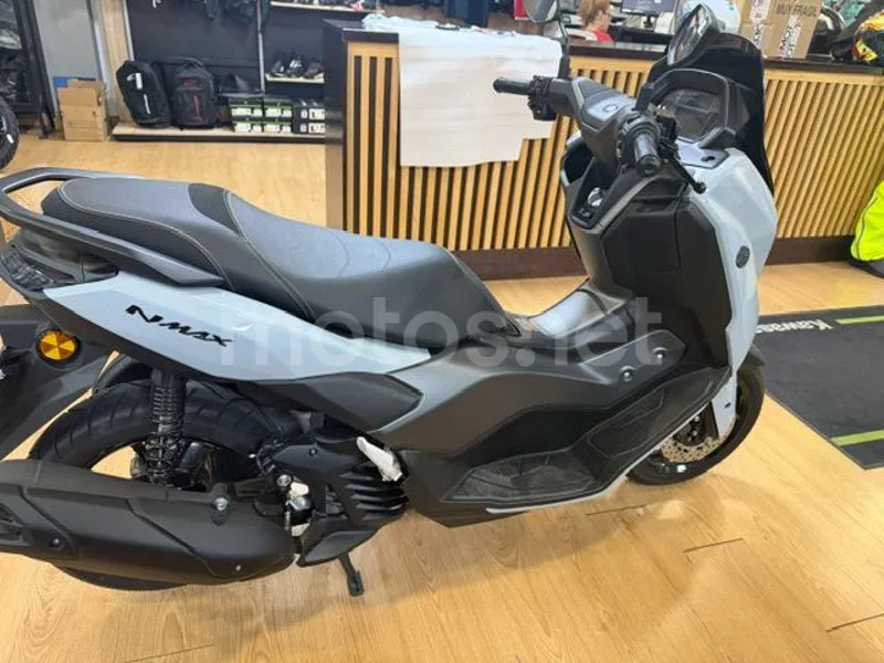 Yamaha NMAX - Vista 3