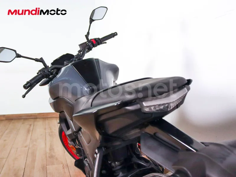 Yamaha MT-125 - Vista 9