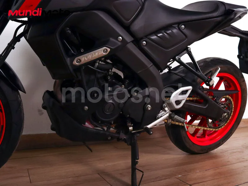 Yamaha MT-125 - Vista 10