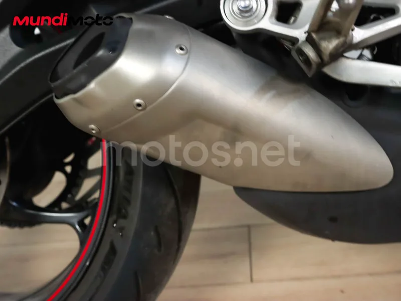 Triumph Street Triple - Vista 15