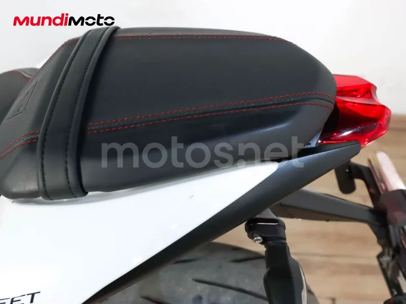 Triumph Street Triple - Vista 16