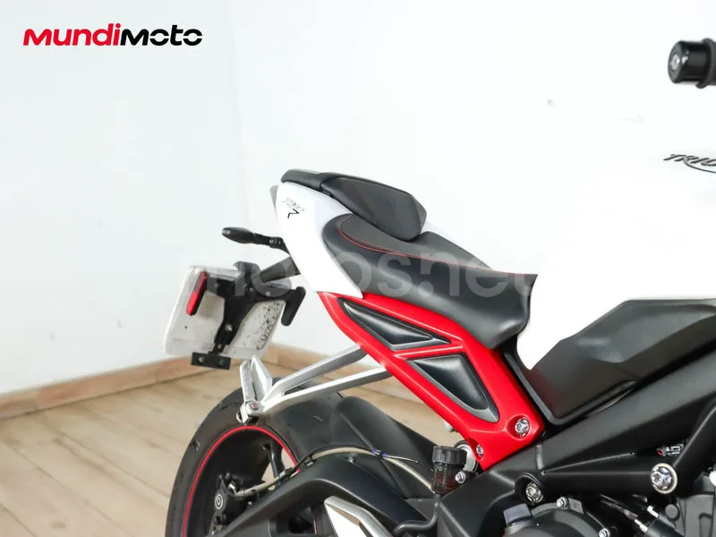 Triumph Street Triple - Vista 19