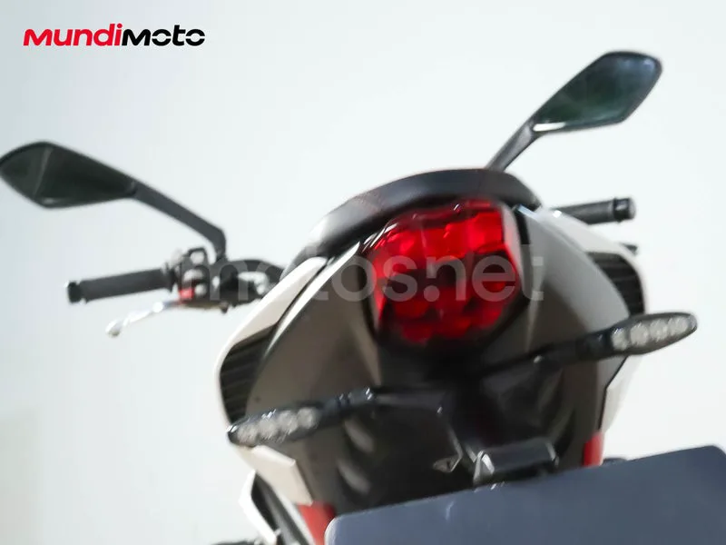 Triumph Street Triple - Vista 9