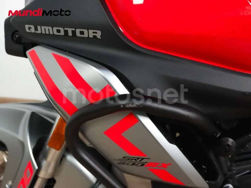 QJ Motor SRT 700 X - Vista 16