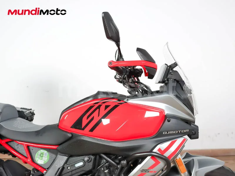 QJ Motor SRT 700 X - Vista 18