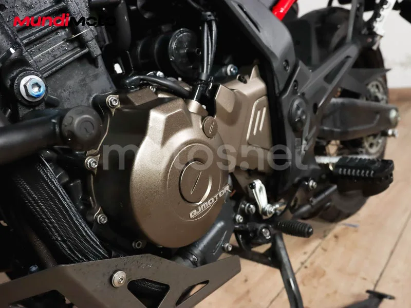 QJ Motor SRT 700 X - Vista 10