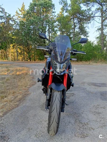 Honda CB750 Hornet - Vista 3