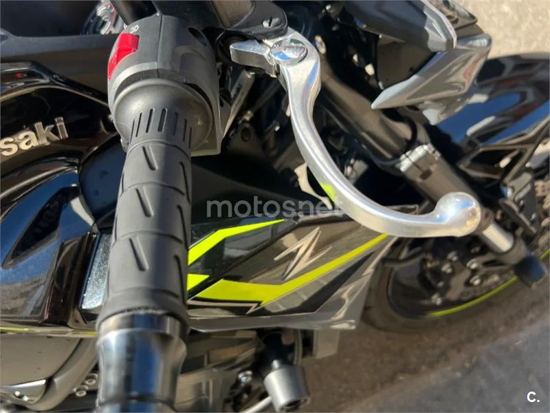 Kawasaki Z900 - Vista 10