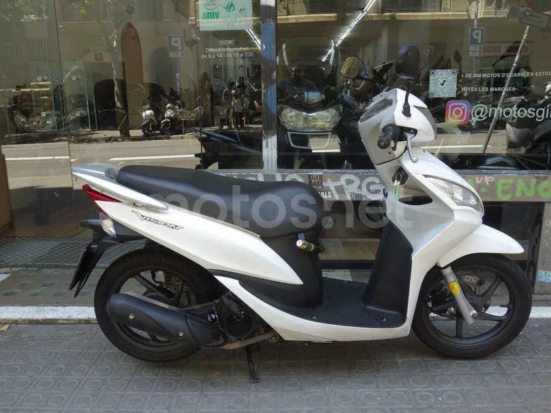 Honda Vision 110 - Vista 3