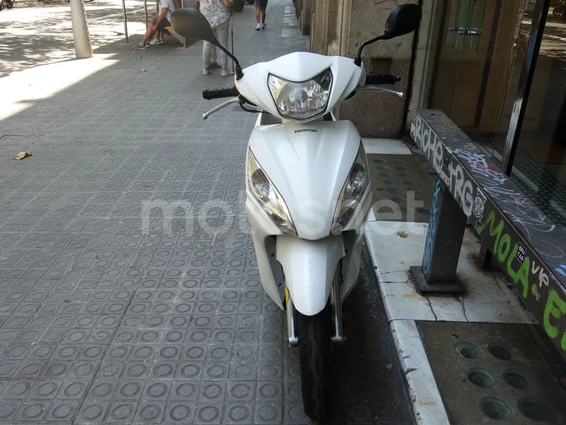 Honda Vision 110 - Vista 8