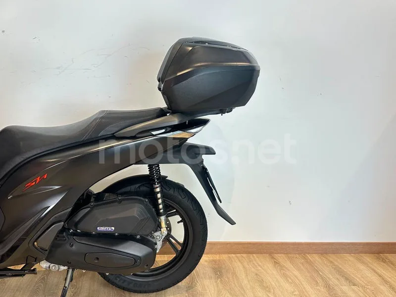 Honda ADV350 - Vista 3