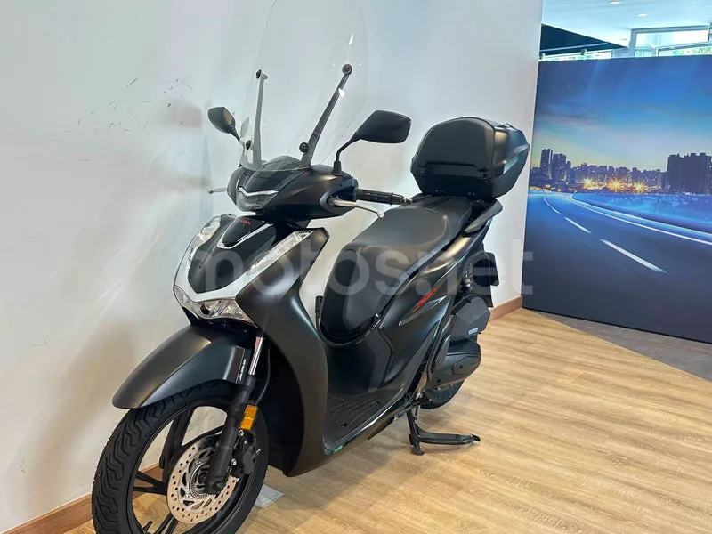 Honda ADV350 - Vista 4