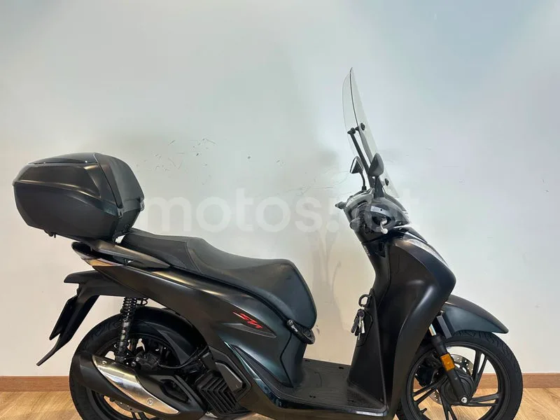 Honda ADV350 - Vista 5