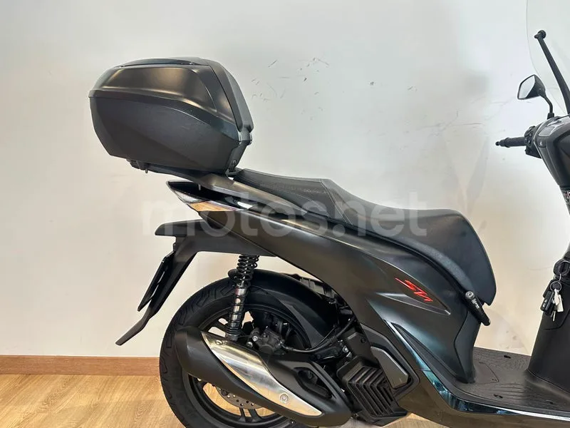 Honda ADV350 - Vista 6