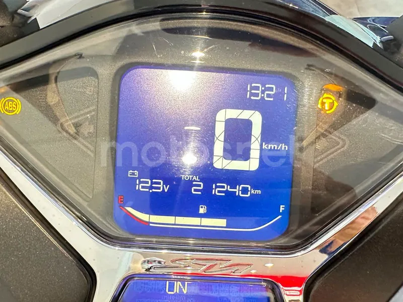 Honda ADV350 - Vista 9
