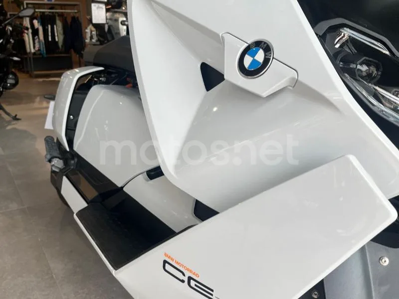 BMW CE 04 - Vista 6
