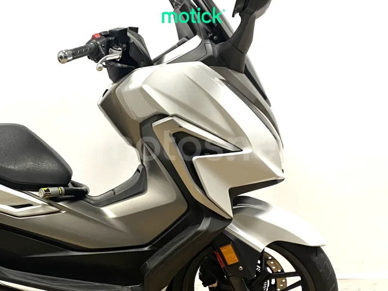 Honda Forza 350 - Vista 3