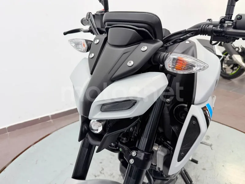 Yamaha MT-125 - Vista 16