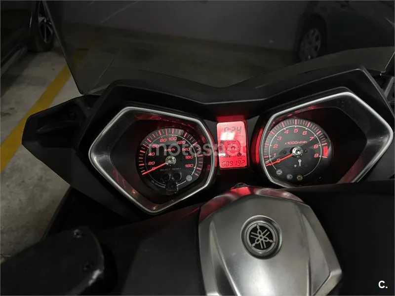 Yamaha XMAX 400 - Vista 4