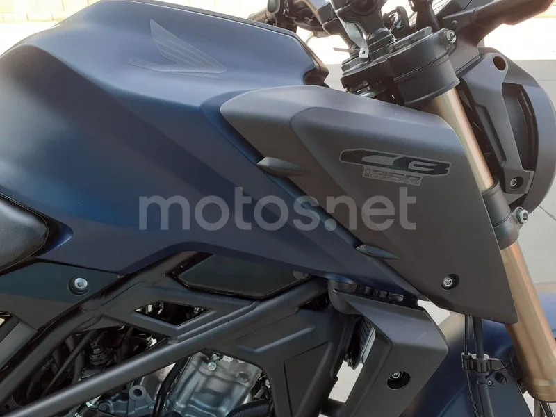 Honda CB125R - Vista 14