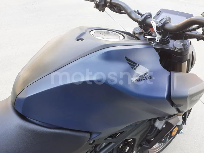 Honda CB125R - Vista 16