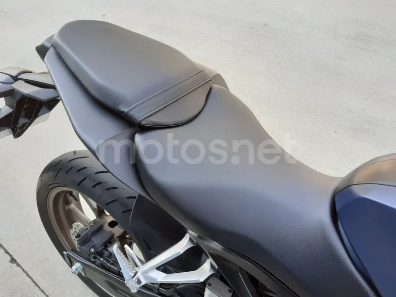 Honda CB125R - Vista 17