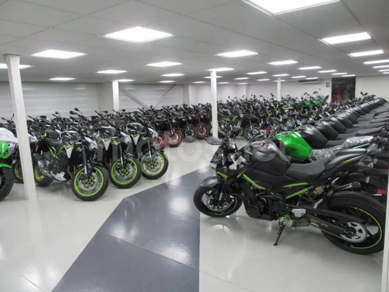 Honda CB125R - Vista 25