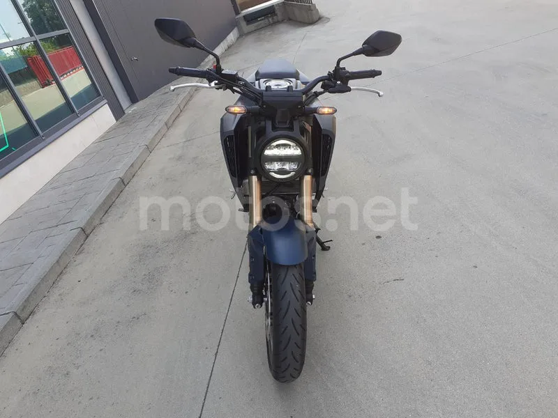 Honda CB125R - Vista 4